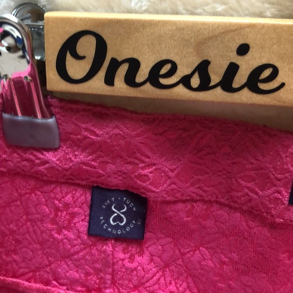 NYDJ Cactus Flower Skimmer Crop Pants, size 8P NWT - Picture 5 of 11